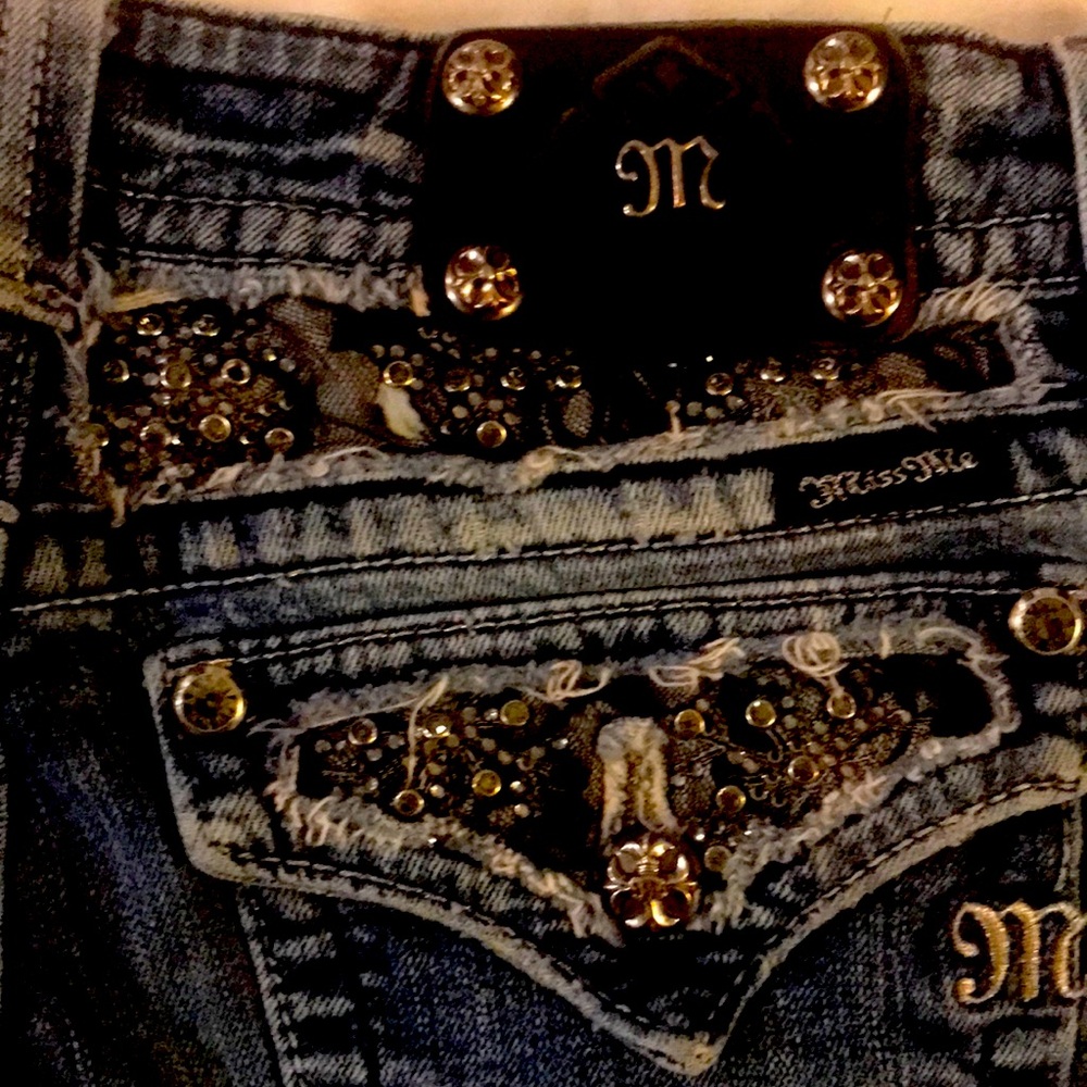 IMPECCABLE STITCHING AND EMBELLISHMENTS 🙏